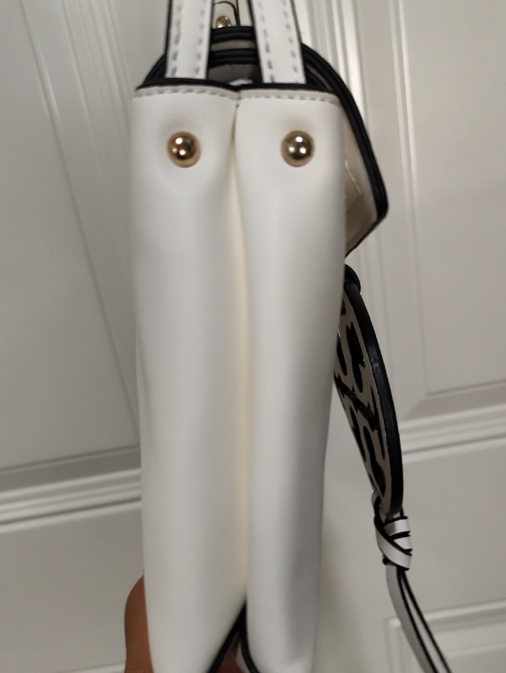 Tory Burch White Leather Crossbody with Logo Medallion - Picture 6 of 15